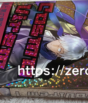 本の写真。厚み等もわかると思いこの角度です。
特殊な用紙の為実際は色味が変わります。